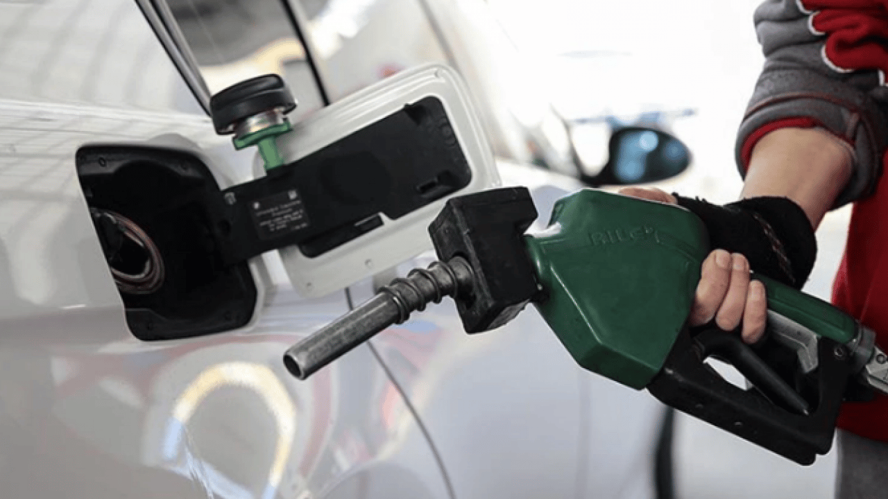 Foto - Benzine bir zam daha! Akaryakıtın son fiyatları açıklandı