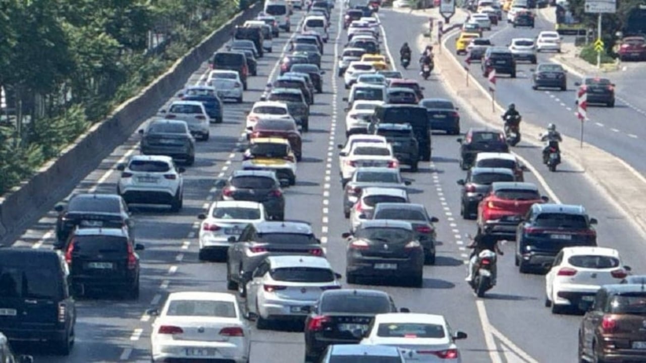 Foto - Benzinli ve dizel araç sahiplerine kötü haber! Artık bazı caddelere girmek tamamen yasak