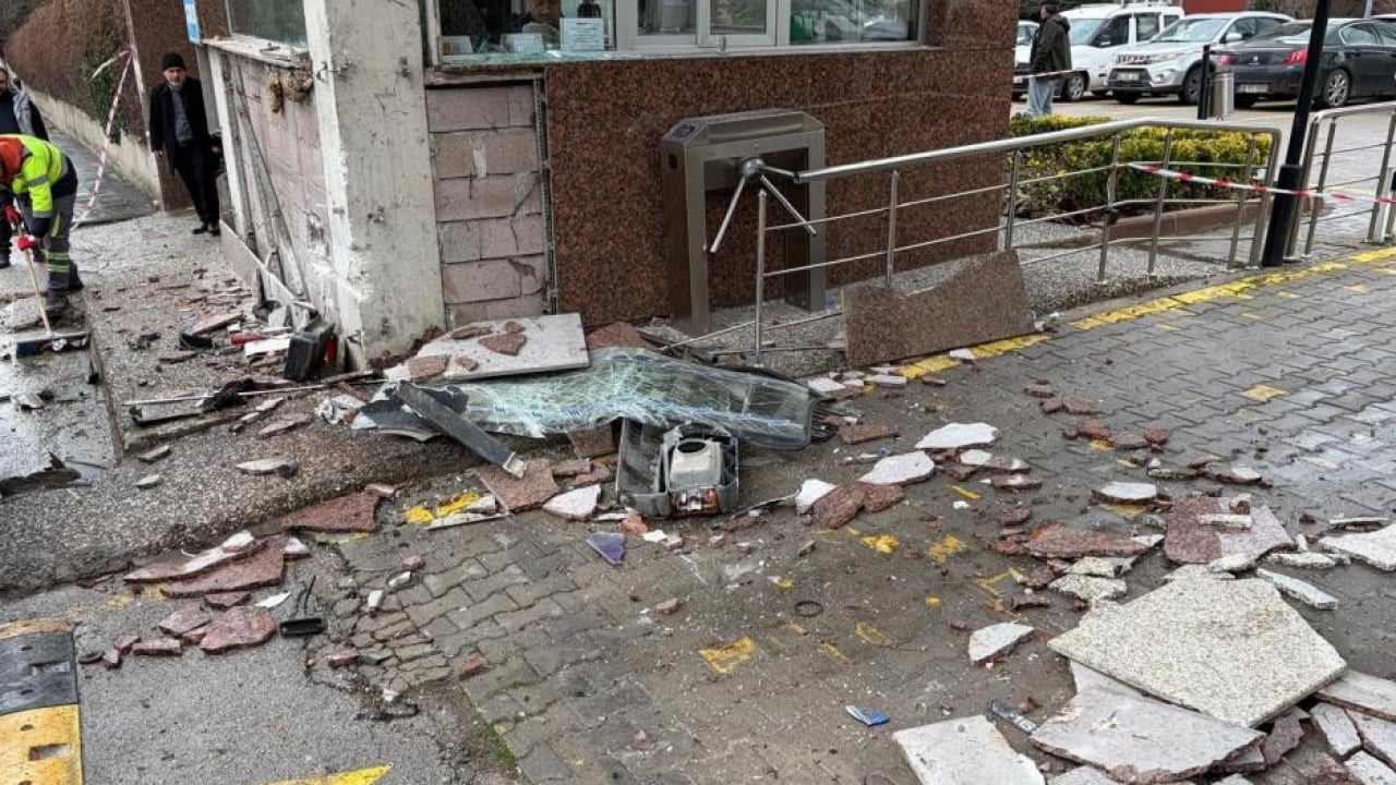 Foto - Beşikçioğlu, Etimesgut’u dizi seti sandı: İşte CHP’li belediyenin inşa ettiği hatalı kasis dehşeti