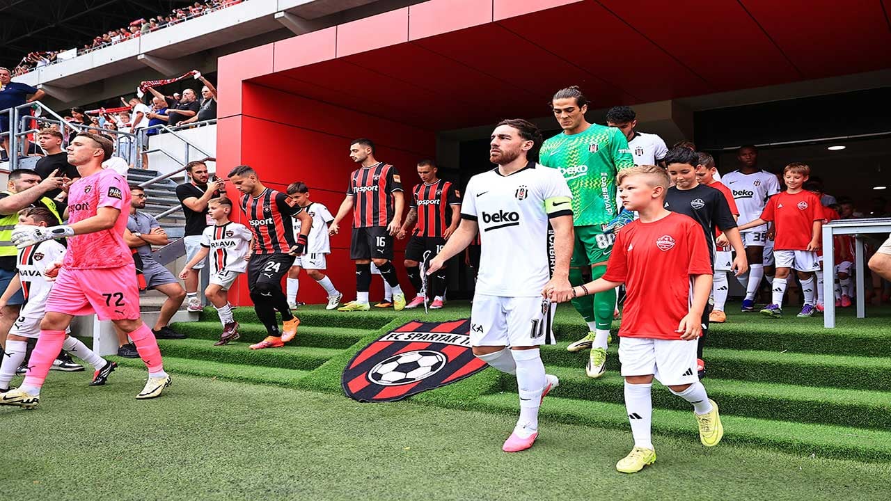 Foto - Beşiktaş Slovakya'da kayıp! Kartal hazırlık maçında Trnava'ya boyun eğdi!