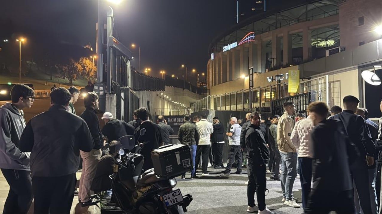 Foto - Beşiktaş Tüpraş Stadyumu'nda taraftarların kavgasında kan aktı