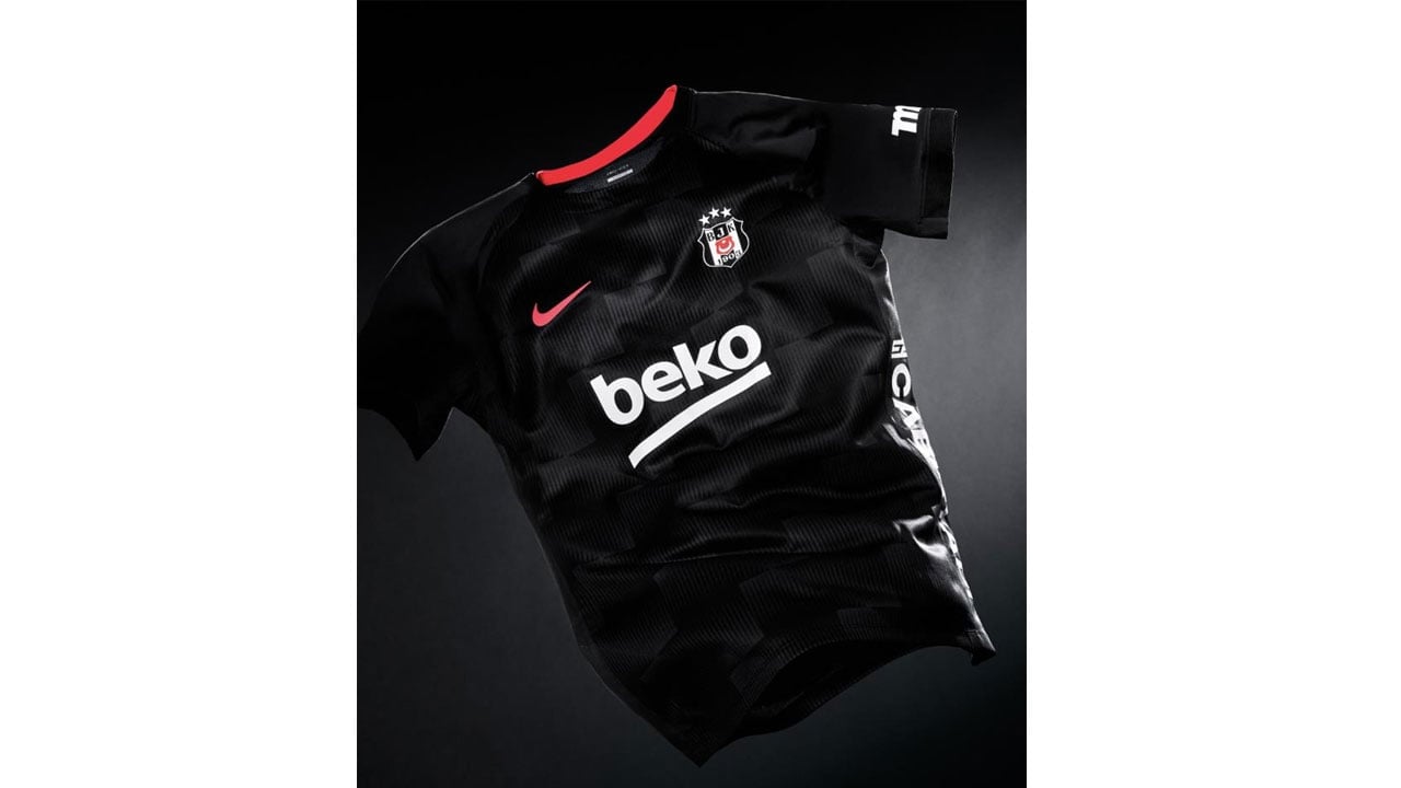 Beşiktaş’ın yeni sezon formaları tanıtıldı
