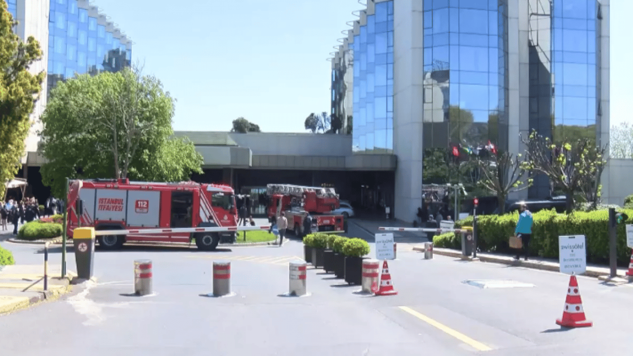 Foto - Beşiktaş'taki ünlü otelde yangın: Herkes tahliye edildi!
