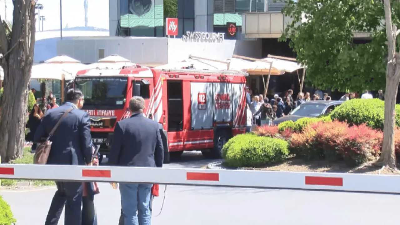 Foto - Beşiktaş'taki ünlü otelde yangın: Herkes tahliye edildi!