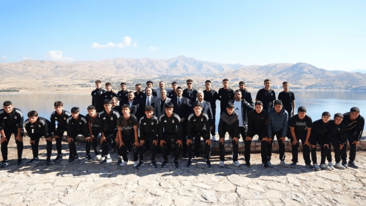 Beşiktaş'tan Tunceli çıkarması: Kalplerimizi ve Kitaplarımızı Tuncelili Çocuklara ve Gençlere Götürdük