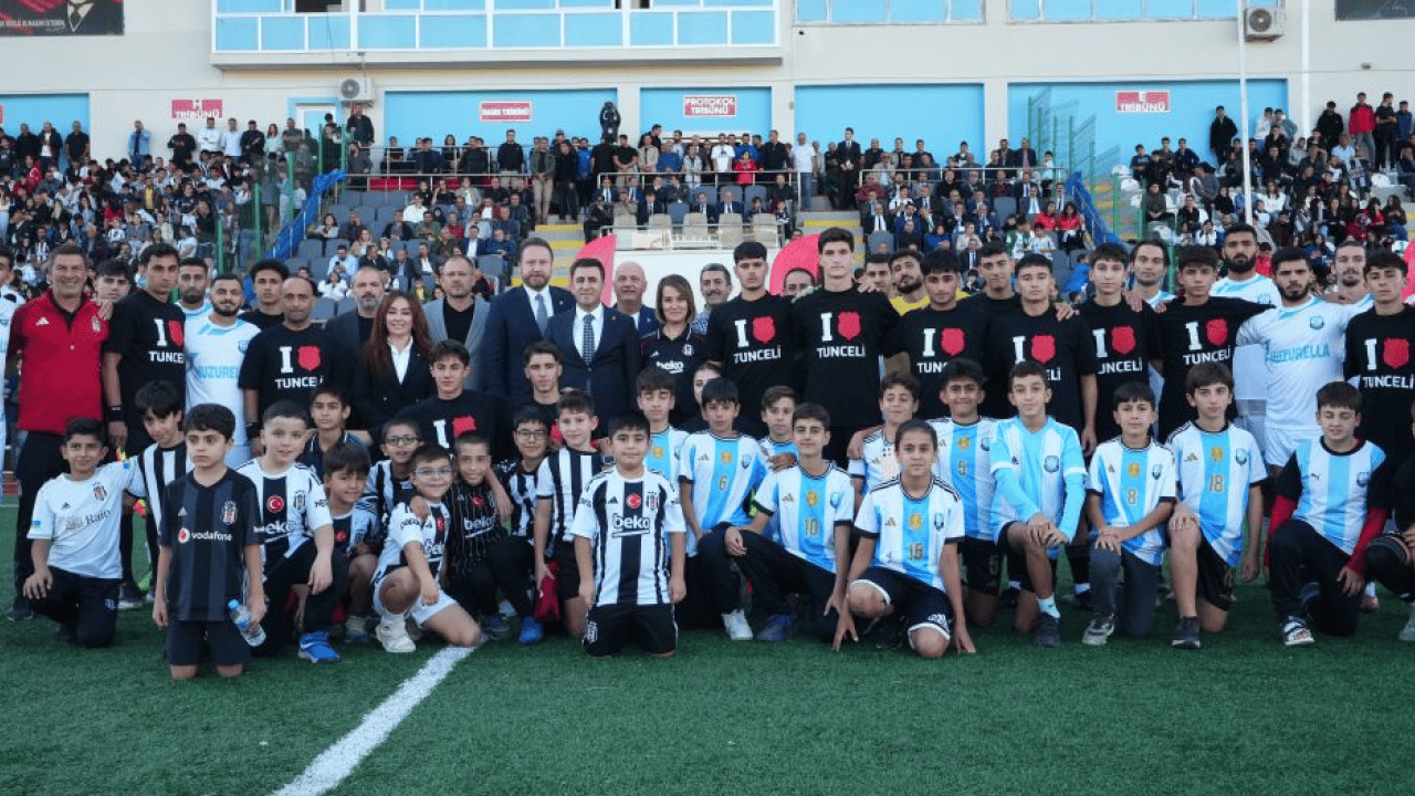 Foto - Beşiktaş'tan Tunceli çıkarması: Kalplerimizi ve Kitaplarımızı Tuncelili Çocuklara ve Gençlere Götürdük