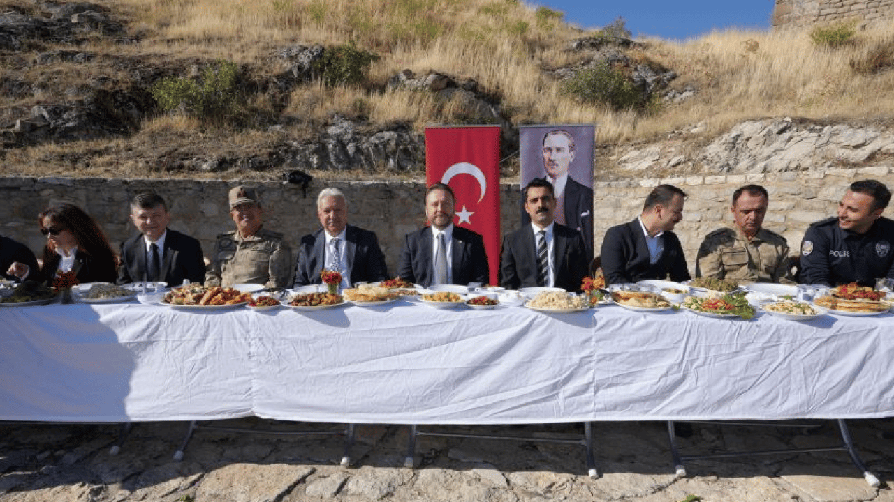 Foto - Beşiktaş'tan Tunceli çıkarması: Kalplerimizi ve Kitaplarımızı Tuncelili Çocuklara ve Gençlere Götürdük
