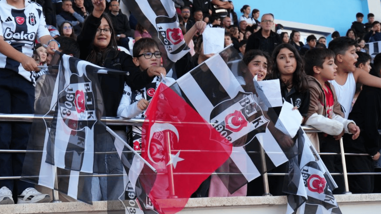 Foto - Beşiktaş'tan Tunceli çıkarması: Kalplerimizi ve Kitaplarımızı Tuncelili Çocuklara ve Gençlere Götürdük