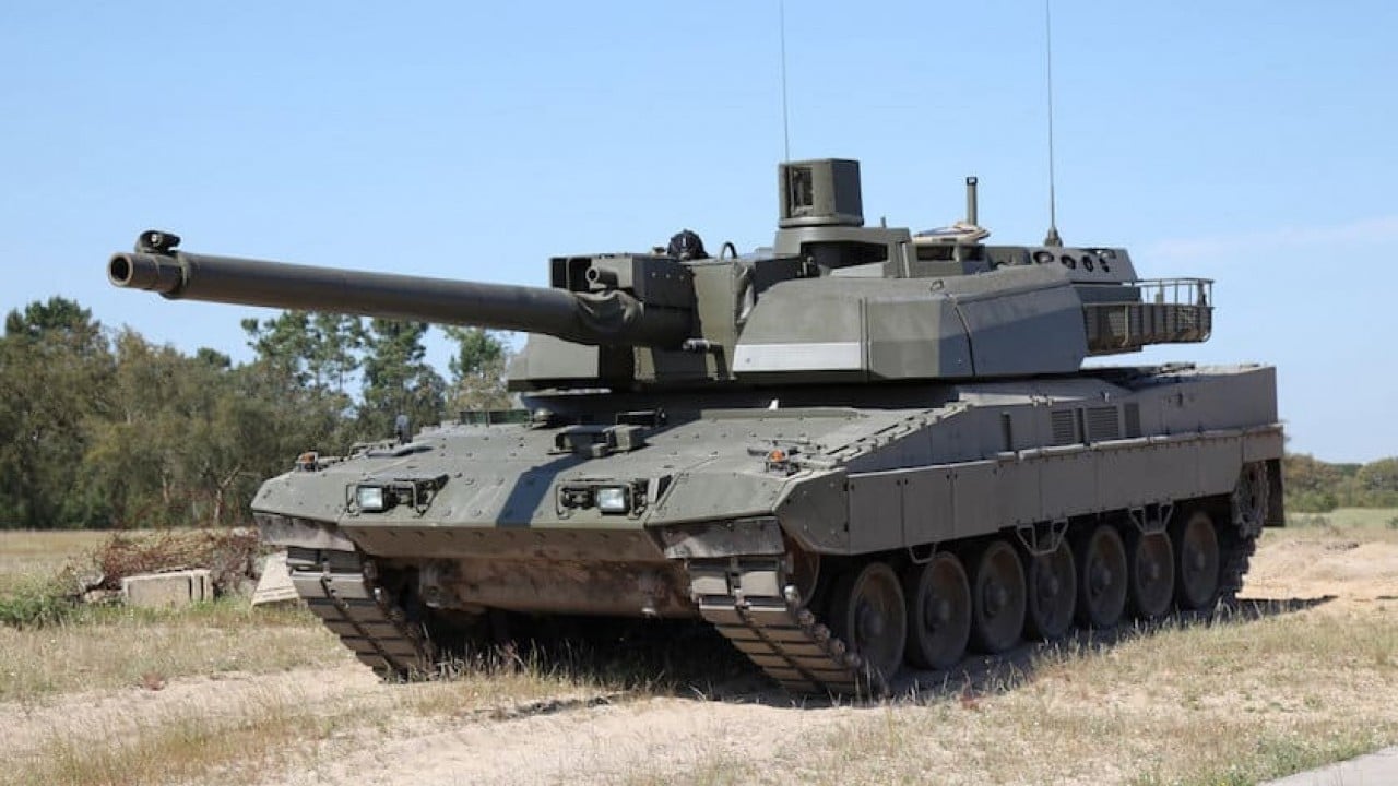 Foto - Beter olun: Altay Tankı sahneye çıkınca birbirlerine girdiler