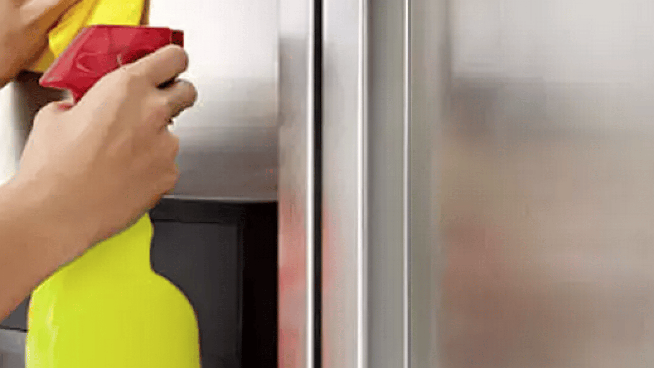 Foto - Beyaz eşyadaki çizikleri tek malzemeyle yok edin! Saniyeler içinde sıfır gibi görünsün, aylarca parlasın! 