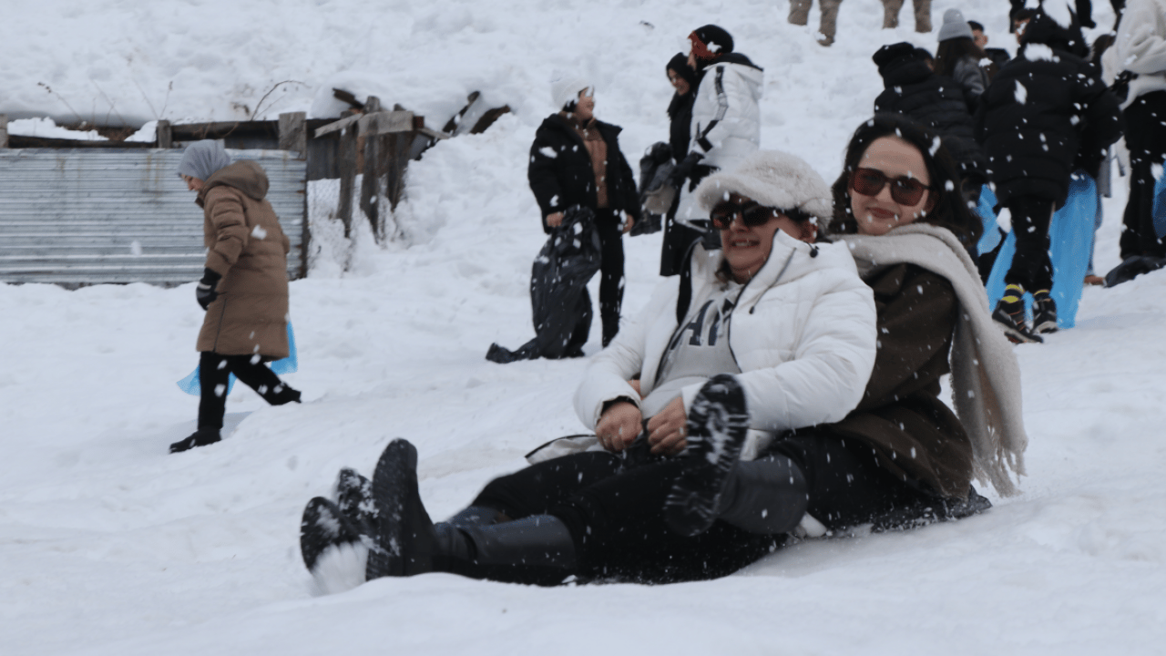 Beyaz örtü festivallerle şenlendi: Rize, Ordu ve Trabzon’dan renkli görüntüler