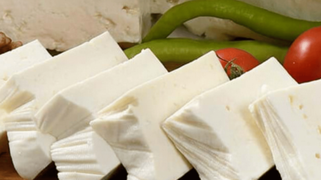 Beyaz peynir yiyorsanız bu haberimizi okumalısınız... Bu belirtiler varsa ağzınıza sürmeyin!