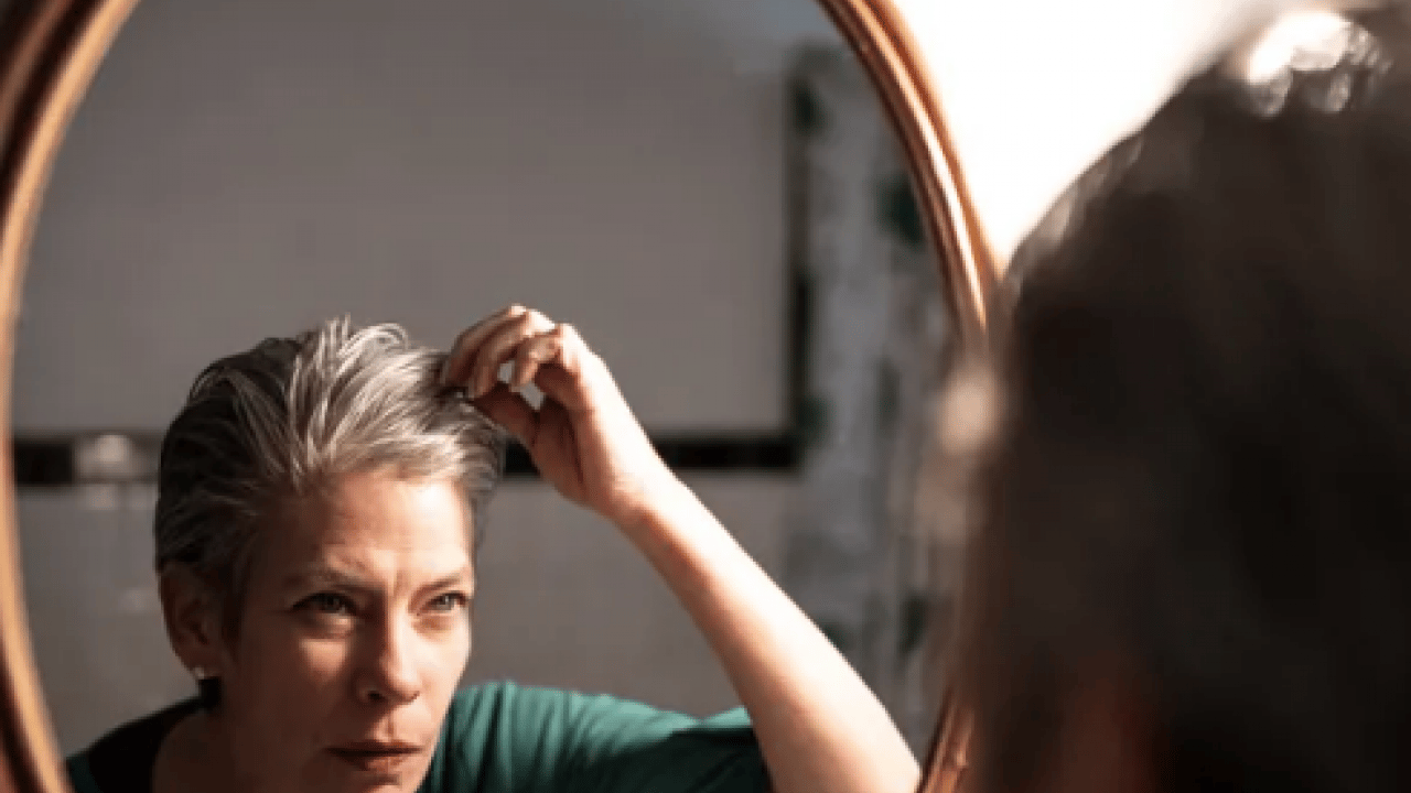 Foto - Beyaz saçlar aslında vücudu koruyor olabilir... Yaşlanmanın işareti sanıyorduk oysa ki!