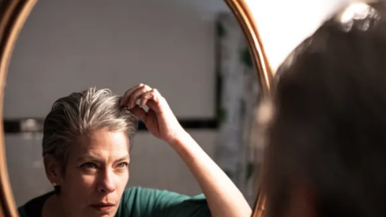 Foto - Beyaz saçlar aslında vücudu koruyor olabilir... Yaşlanmanın işareti sanıyorduk oysa ki!