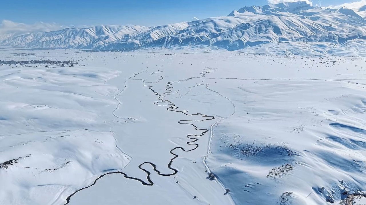 Foto - Beyazın içindeki kıvrım! Cilo Dağı eteklerinde kartpostallık manzara