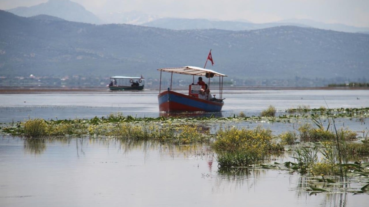 Foto - Beyşehir Gölü’nün sembolü Nilüfer bahçesine tekne turlu ziyaret