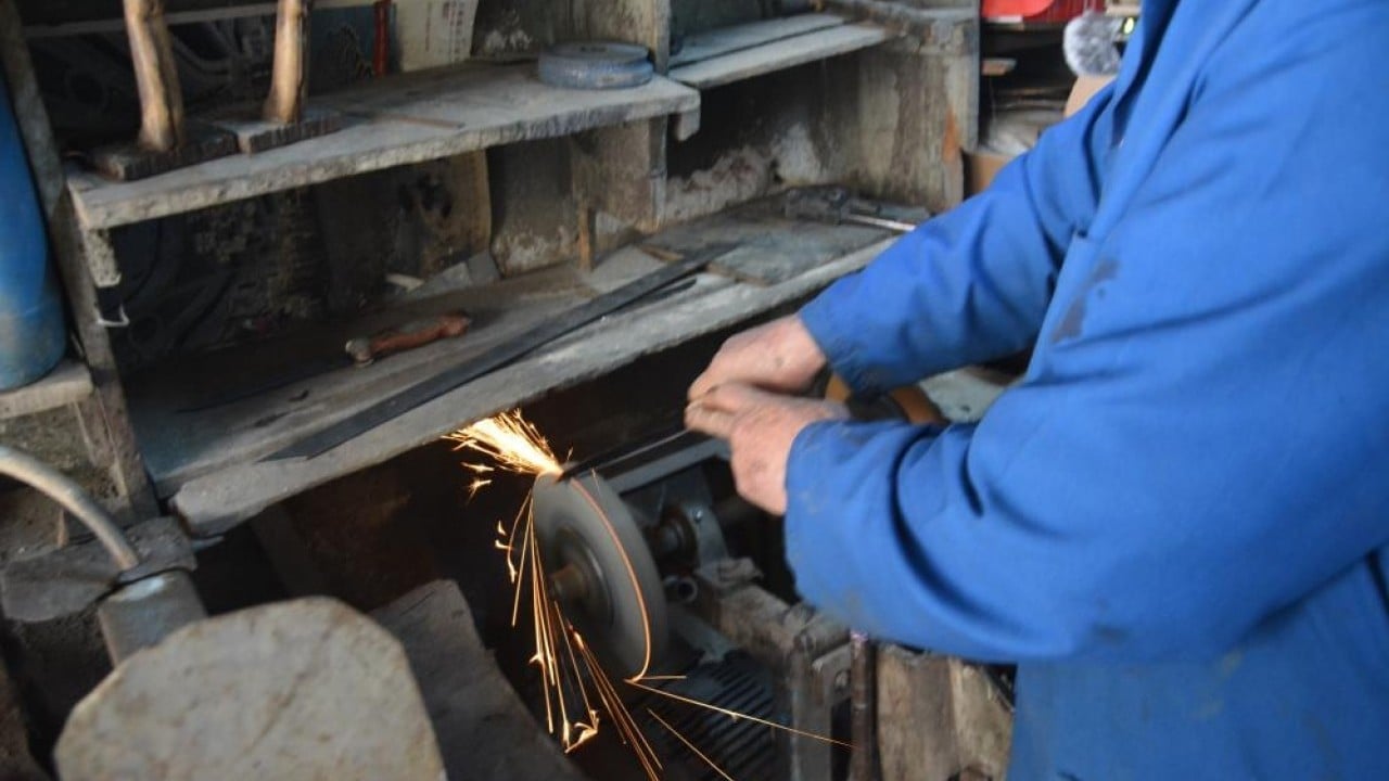 Foto - Bıçak ustasının lakabı çelik bilek 64 yıldır örs başında çekiç sallıyor