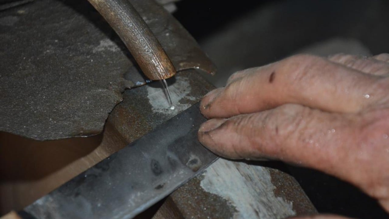 Foto - Bıçak ustasının lakabı çelik bilek 64 yıldır örs başında çekiç sallıyor