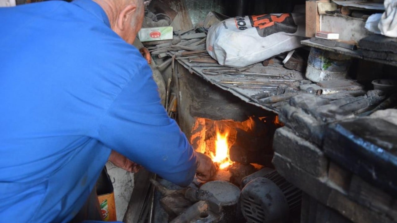 Foto - Bıçak ustasının lakabı çelik bilek 64 yıldır örs başında çekiç sallıyor