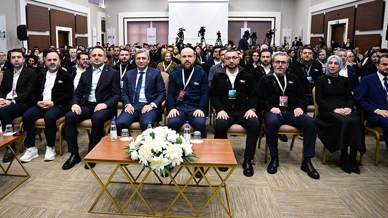 Foto - Bilal Erdoğan: Bu çürümüş düzene muhalefet edelim