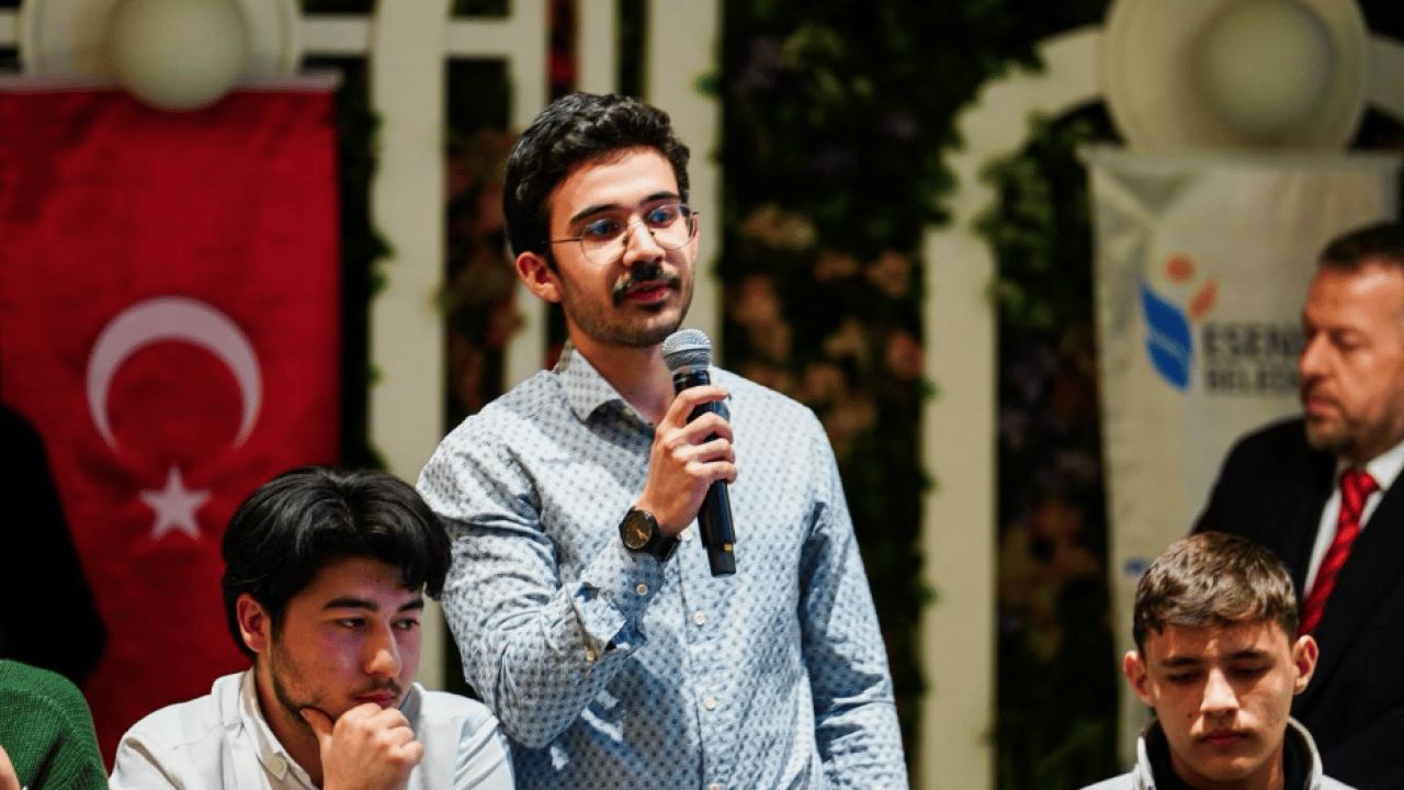 Foto - Bilal Erdoğan, Esenler'de Tayfa gençleriyle sahurda buluştu...