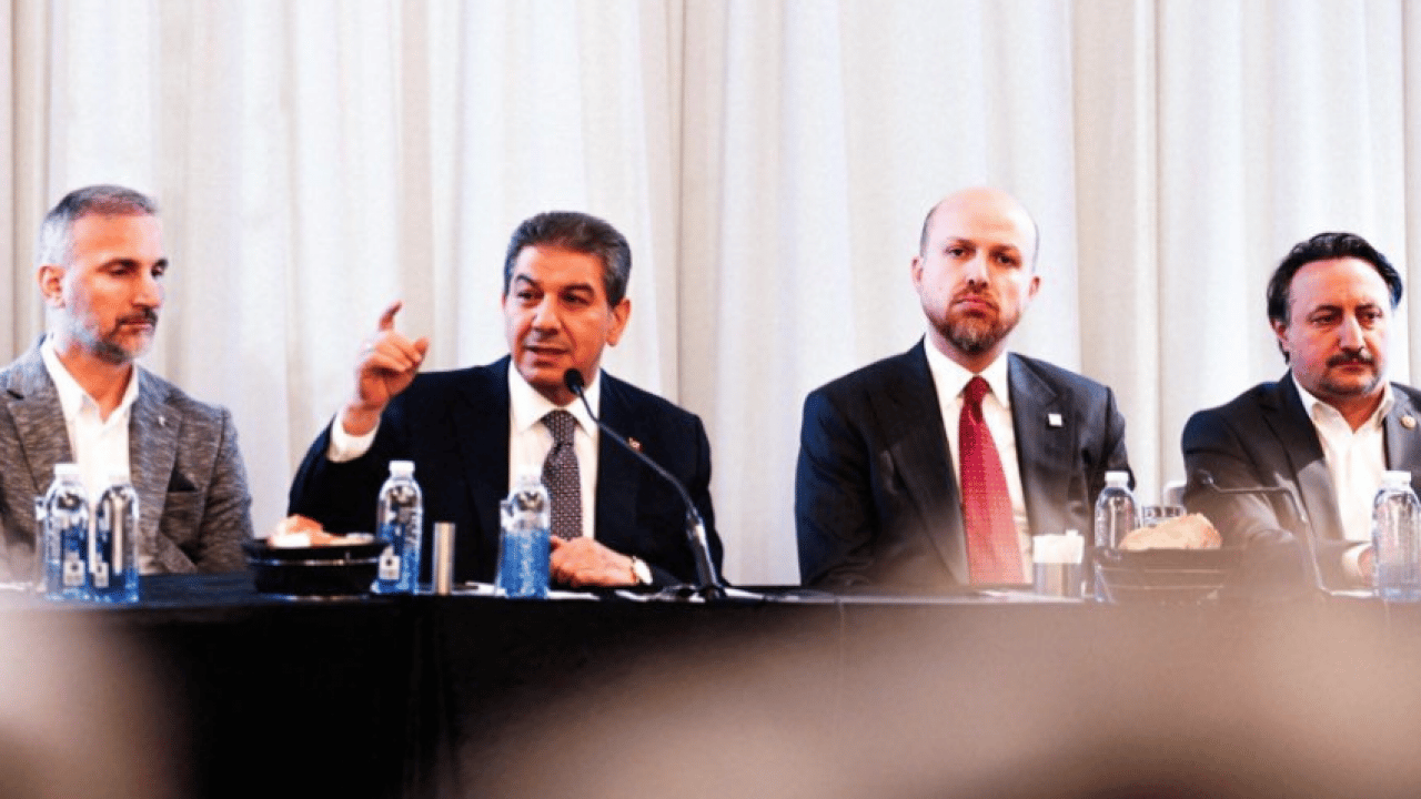 Foto - Bilal Erdoğan, Esenler'de Tayfa gençleriyle sahurda buluştu...