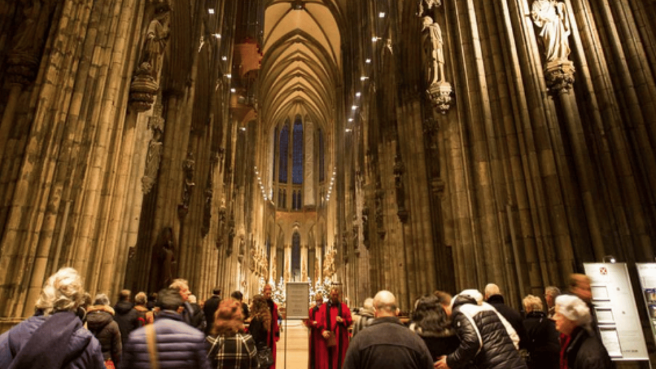 Foto - Bild resmen açıkladı: Almanlar kiliseyi terkediyor: Küçük çocuklara yönelik cinsel istismar...