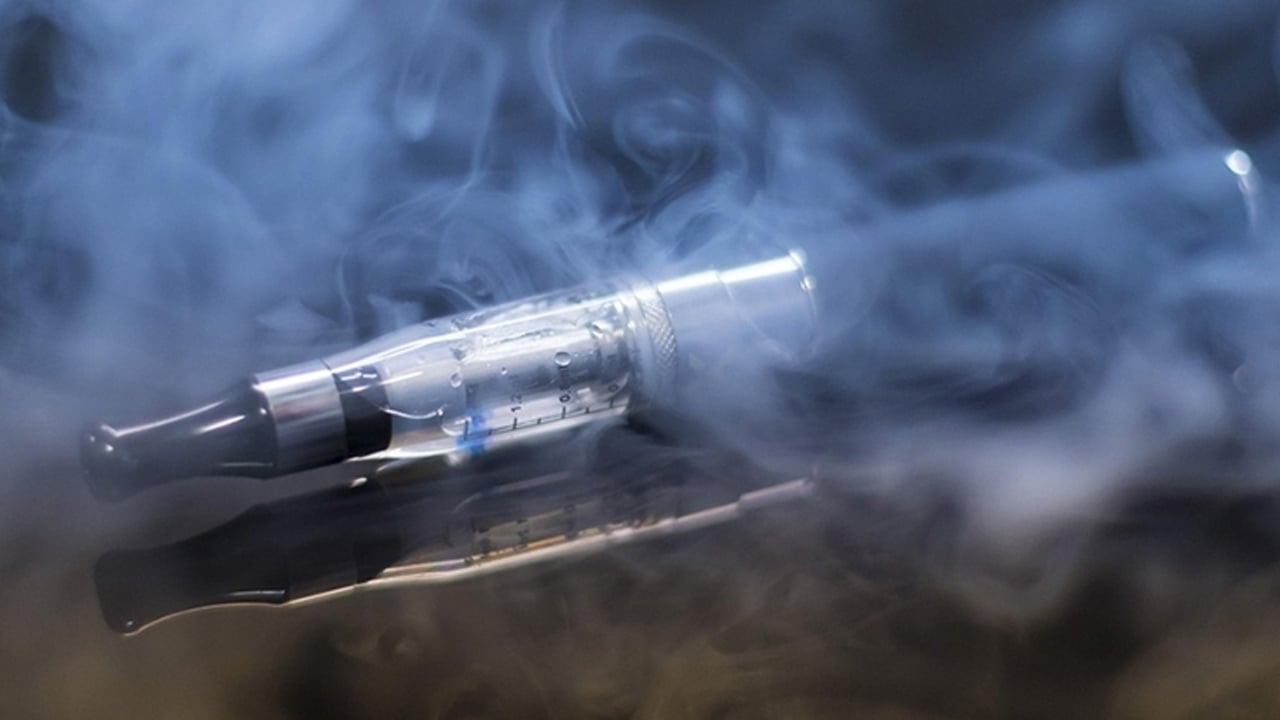  Bilim insanları: Elektronik sigara kalp krizi riskini riskini artırabilir! Kimse bilmiyor, sağlık için tehdit oluşturuyor
