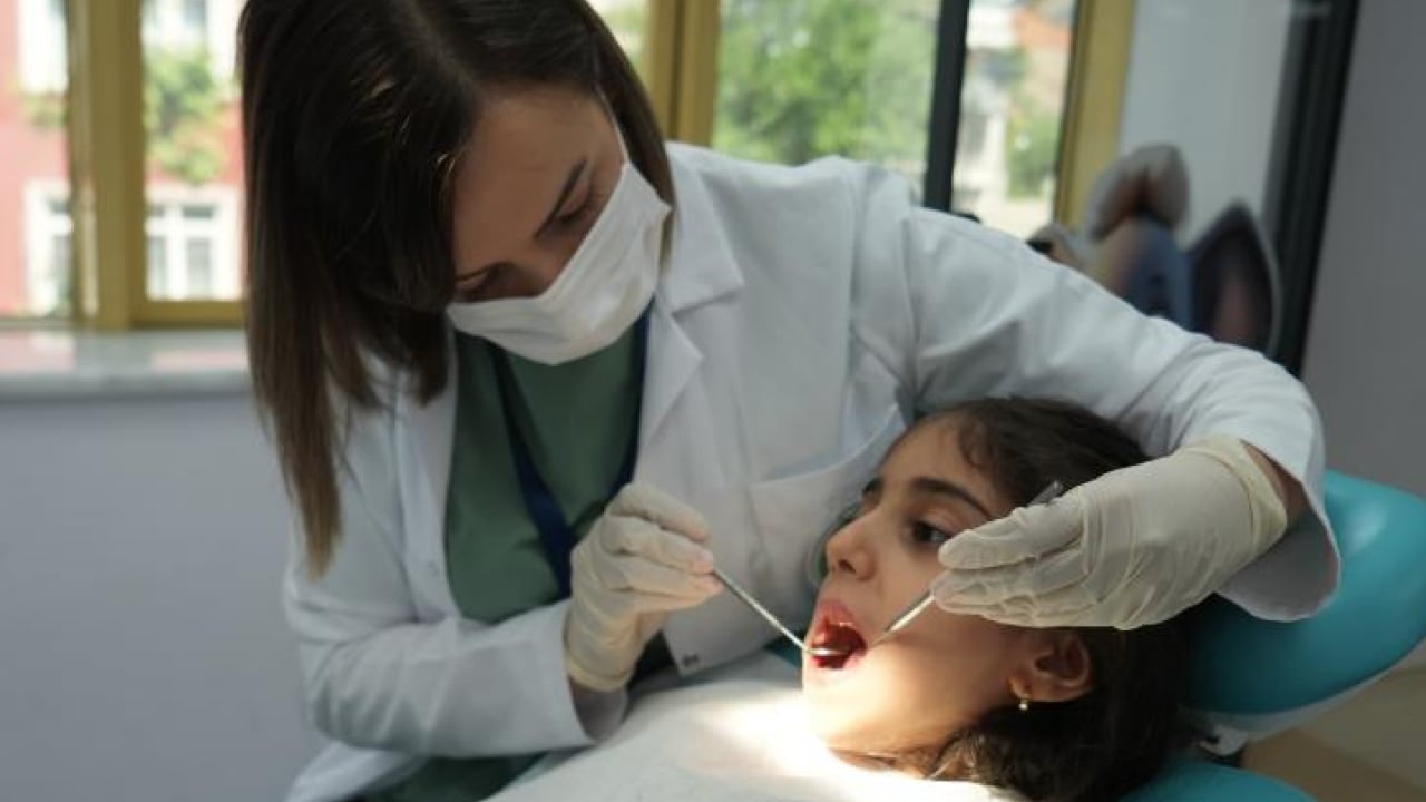 Foto - Bilimsel araştırmalar gösteriyor ki... 'Nasıl olsa düşecek' denilen süt dişleri aslında...