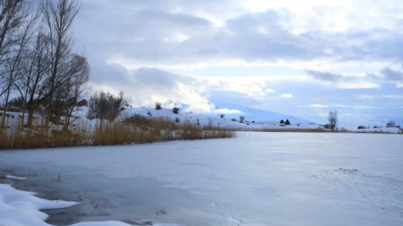 Foto - Bin 660 rakımlı göl dondu! İşte kartpostallık görüntüler