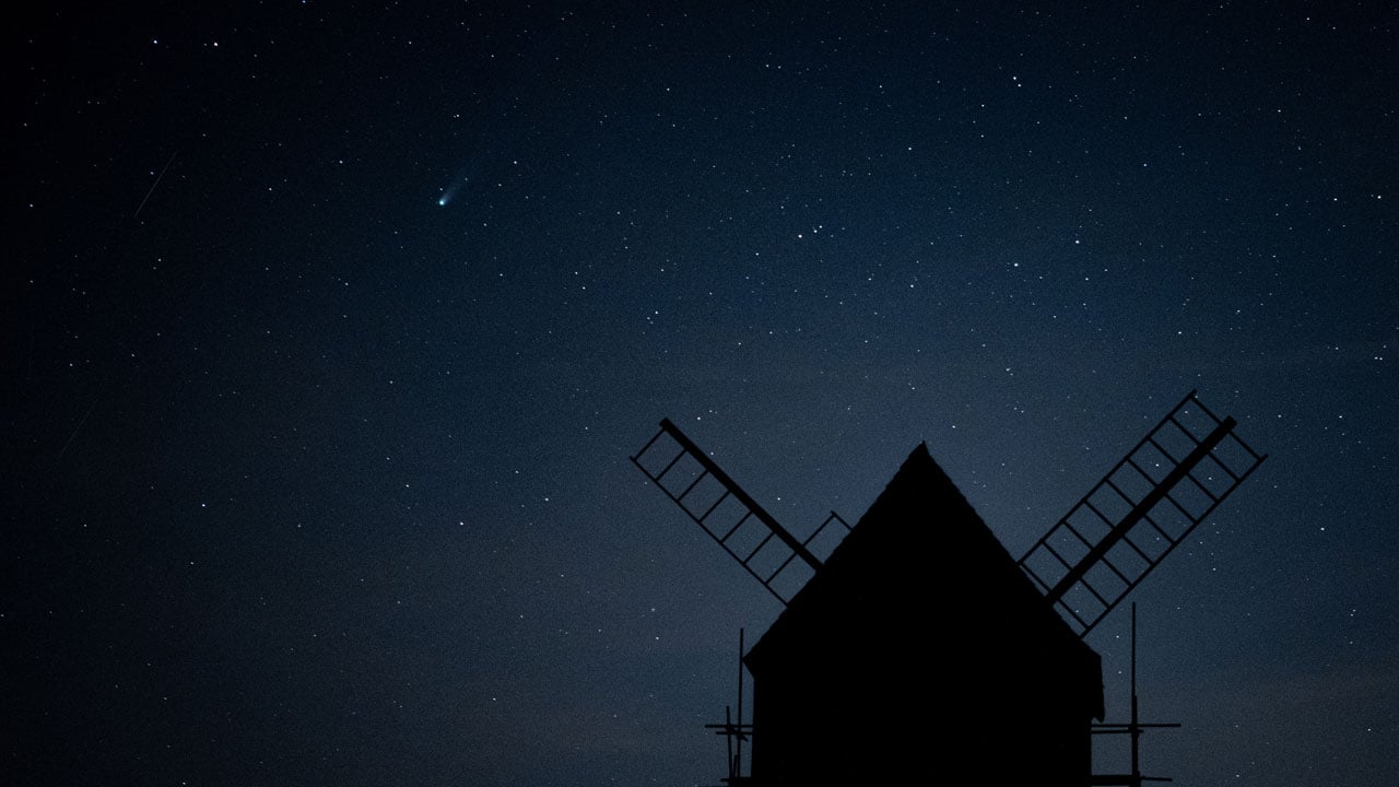 Bin yılın misafiri gökyüzünde! Lemmon Kuyruklu Yıldızı Çekya semalarında büyüledi