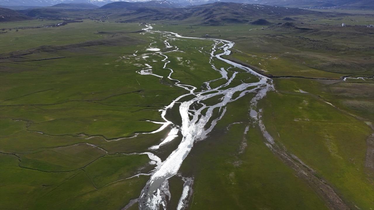 Foto - Bingöl aynı anda iki mevsimi yaşıyor! Kuzeyinde kış, güneyinde bahar