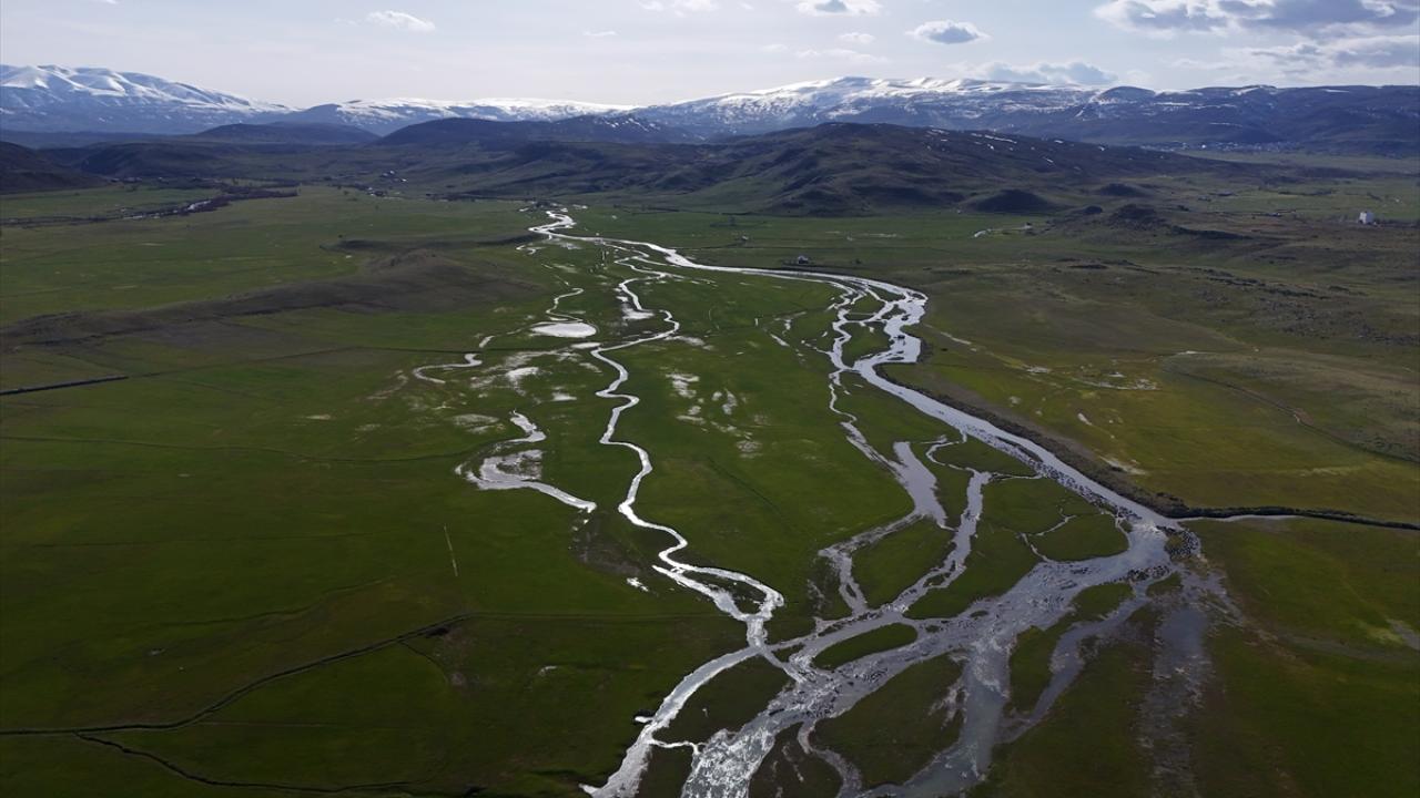 Foto - Bingöl aynı anda iki mevsimi yaşıyor! Kuzeyinde kış, güneyinde bahar