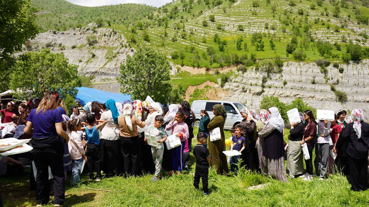 Foto - Binlerce kişi aynı sofrada buluştu! Şırnak’ta 300 yıllık gelenek yaşatıldı