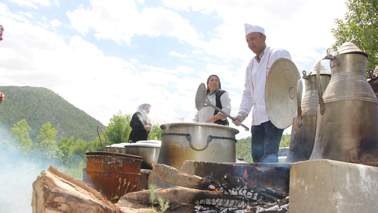 Foto - Binlerce kişi aynı sofrada buluştu! Şırnak’ta 300 yıllık gelenek yaşatıldı