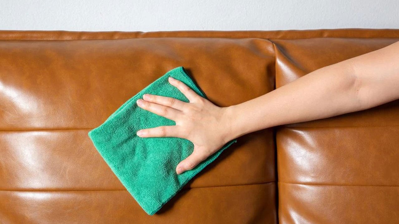 Foto - Binlerce liralık koltukları mahvediyor! Deri koltuk temizliğinde bu ürünleri kullanmayın