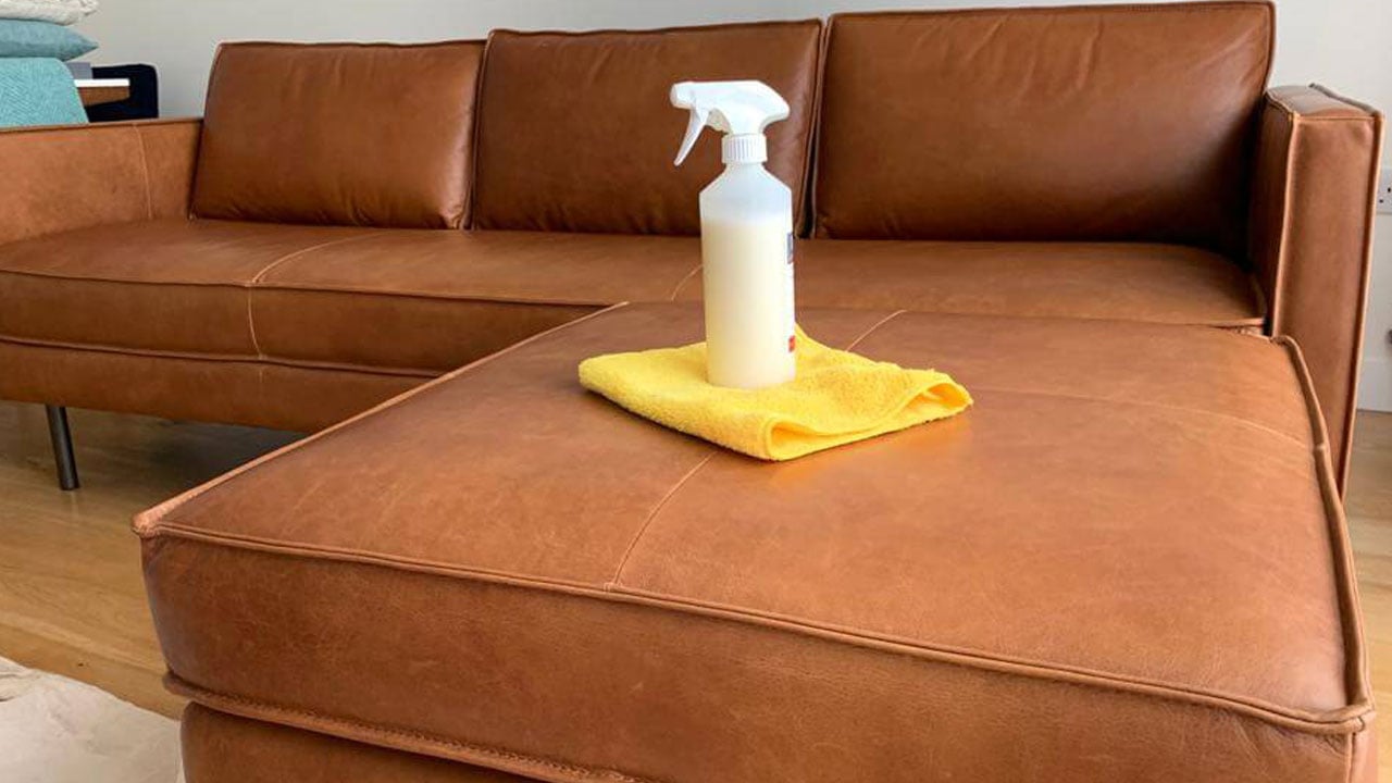 Foto - Binlerce liralık koltukları mahvediyor! Deri koltuk temizliğinde bu ürünleri kullanmayın