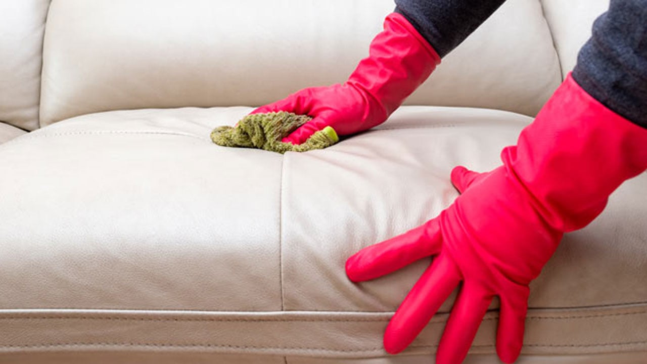 Foto - Binlerce liralık koltukları mahvediyor! Deri koltuk temizliğinde bu ürünleri kullanmayın