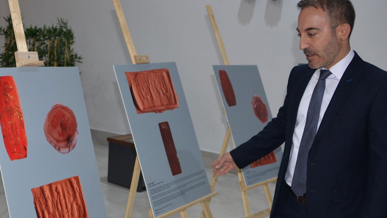 Binlerce yıllık mühürler gün yüzüne çıktı! Tarihin gizli imzaları makro objektifte