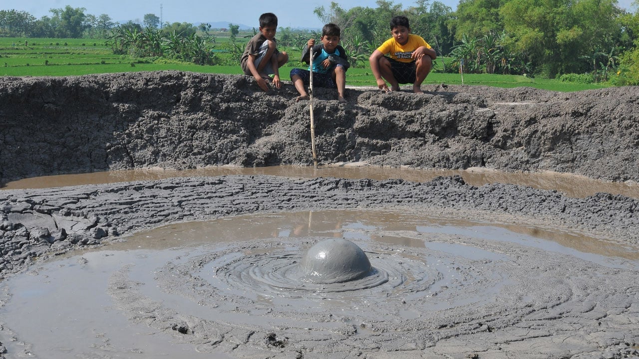 Bir anda yükselmeye başladı! Endonezya’da sıra dışı olay