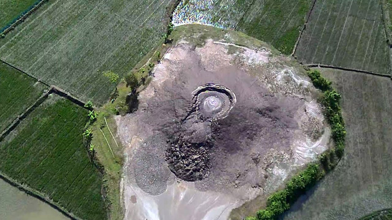 Foto - Bir anda yükselmeye başladı! Endonezya’da sıra dışı olay