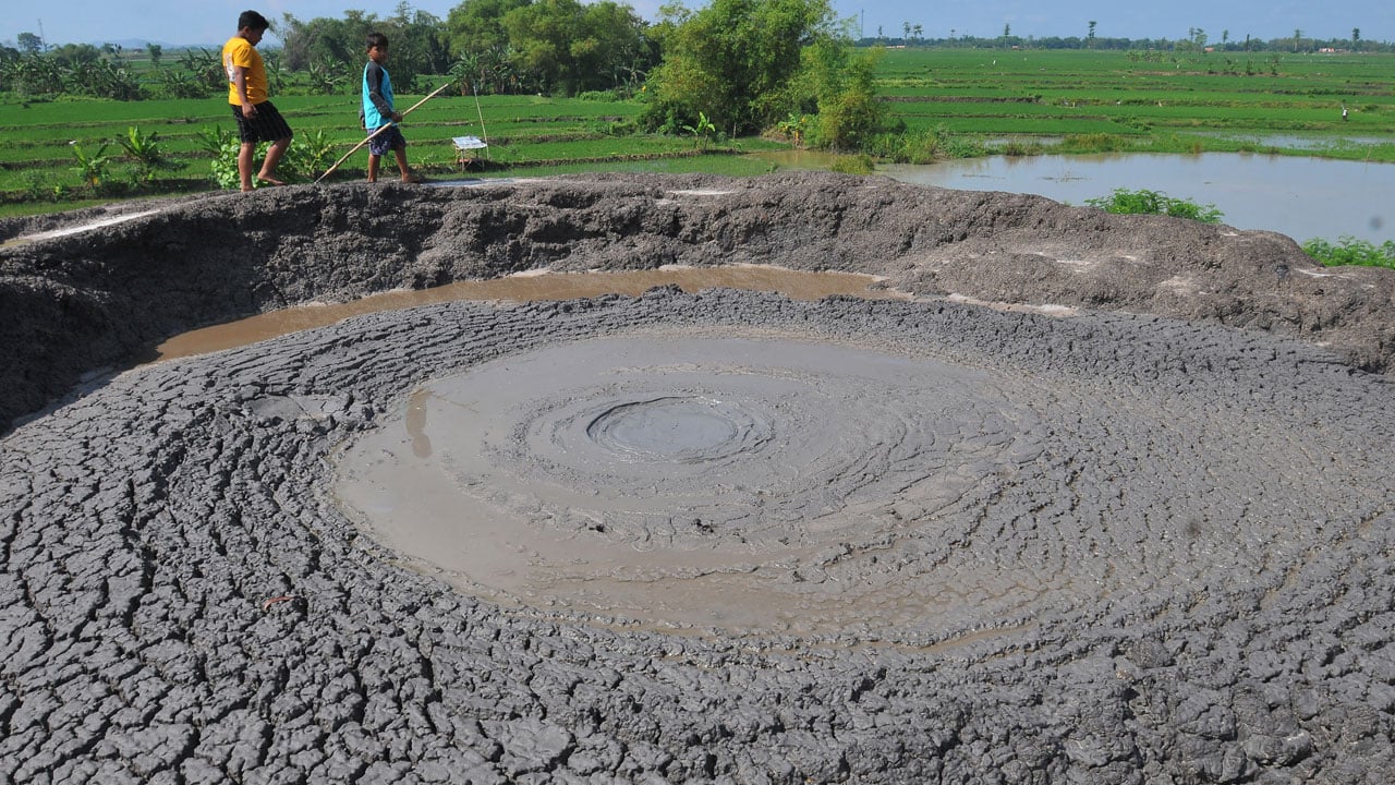 Foto - Bir anda yükselmeye başladı! Endonezya’da sıra dışı olay