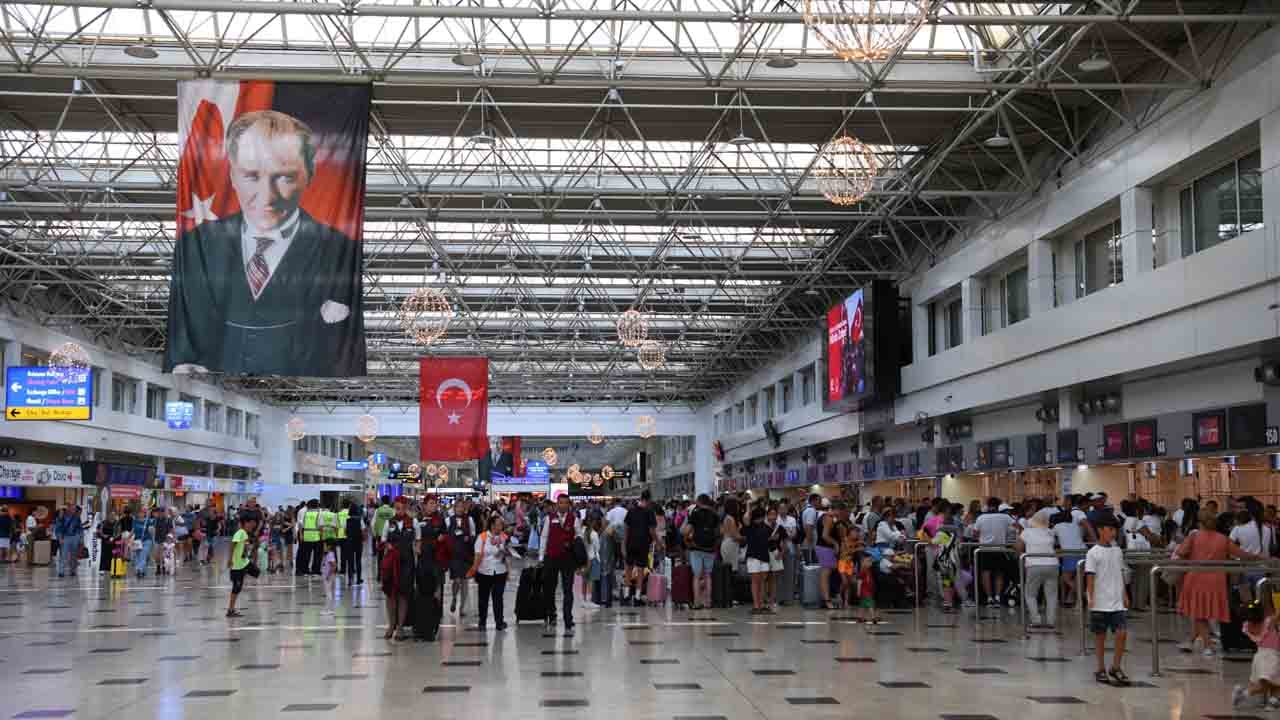 Foto - Bir ayda 16,4 milyon yolcu! Mart ayında havayolu ile seyahat eden yolcu sayısı İstanbul nüfusunu aştı 