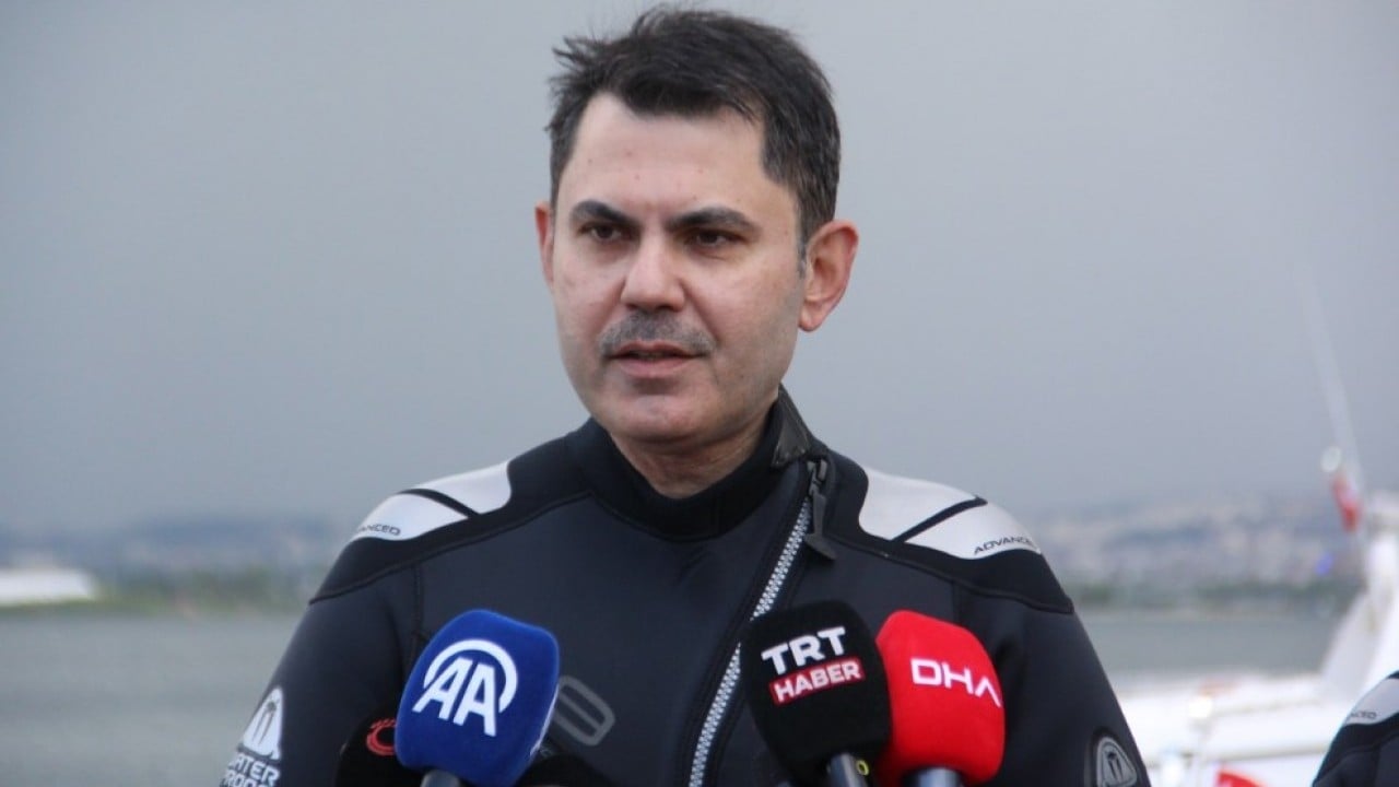Foto - Bir bakmışsın hizmet adamı Ankara’da bir bakmışsın suyun altında! Bakan Kurum körfeze tüple daldı