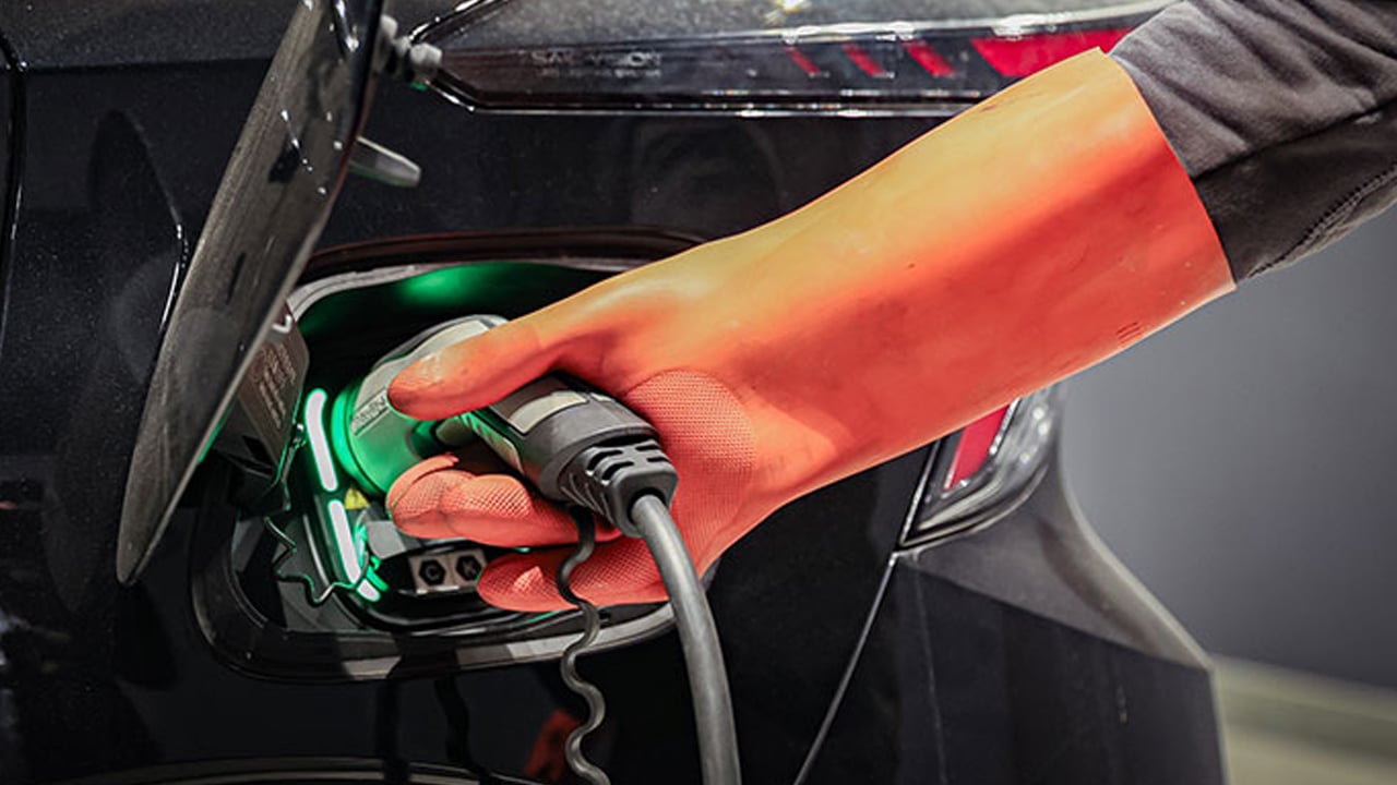 Bir başka dünya mucizesi! 2025'te günlük 1.7 milyon varil petrol tüketimi önlendi!