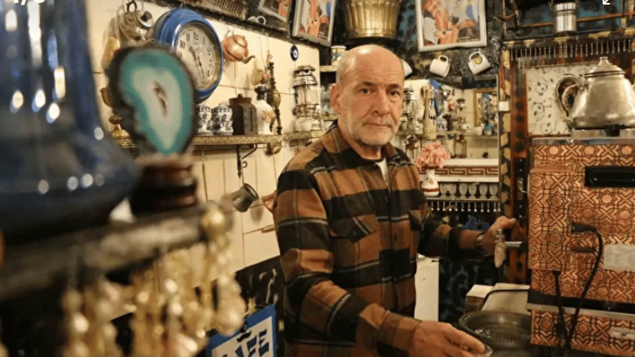 Bir demlikle başladı antikacıya dönüştü! Gören şaşırıp kalıyor