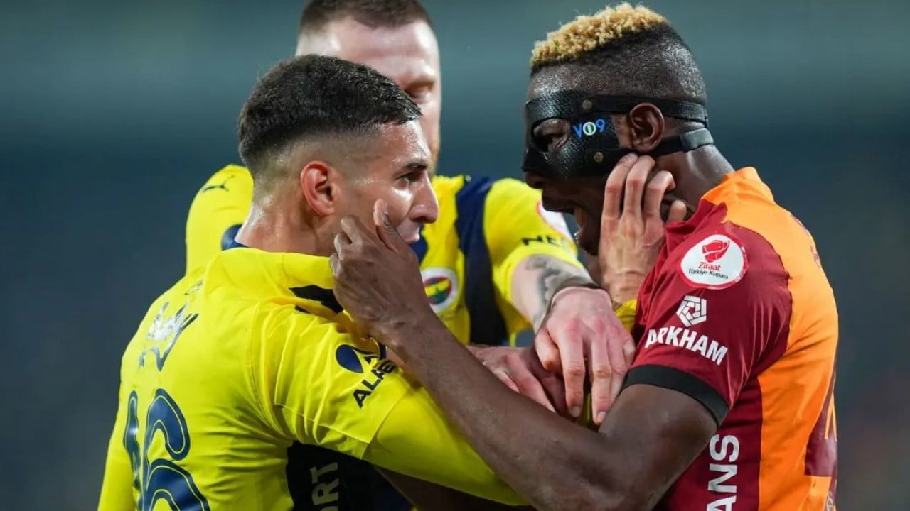 Foto - Bir derbi klasiği: Havada uçuşan kartlar