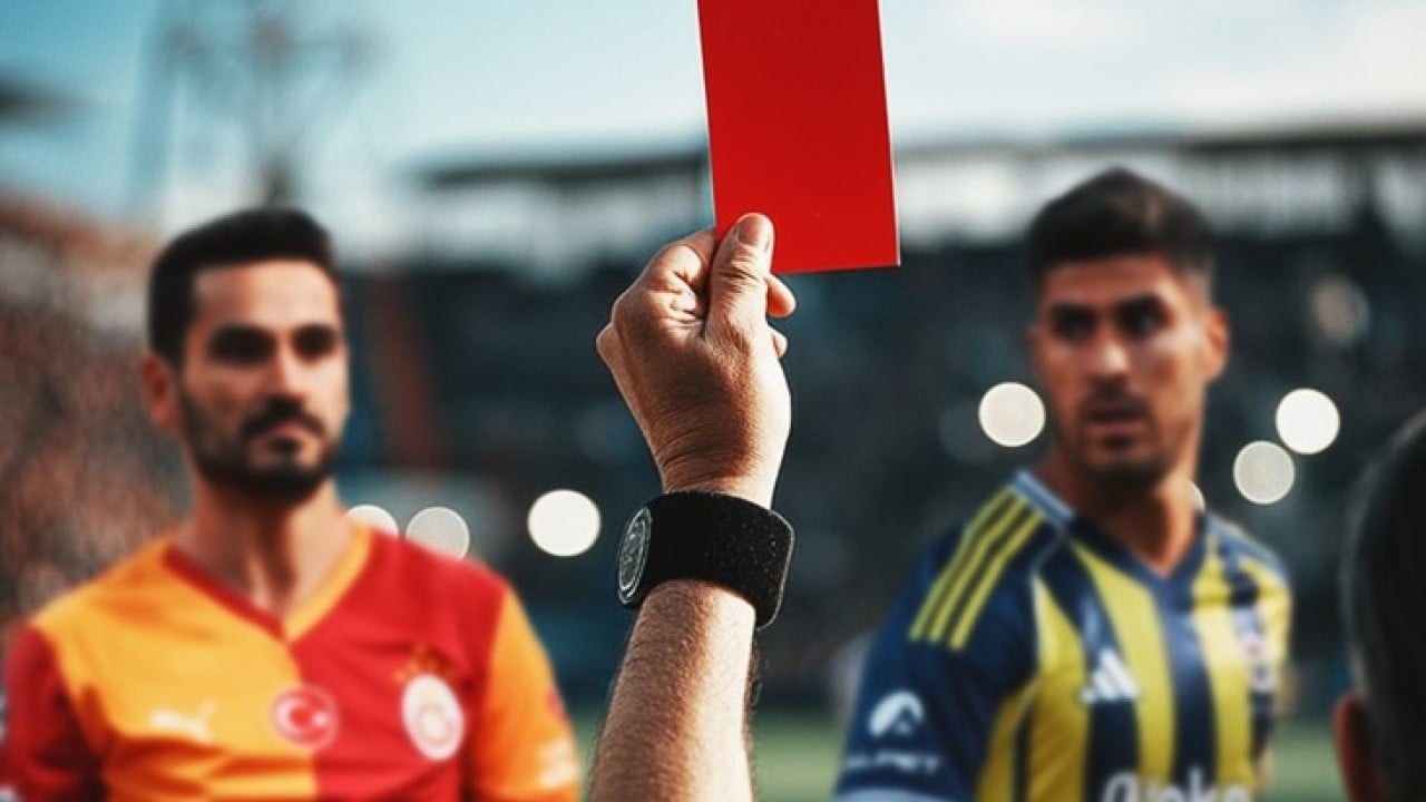 Foto - Bir derbi klasiği: Havada uçuşan kartlar