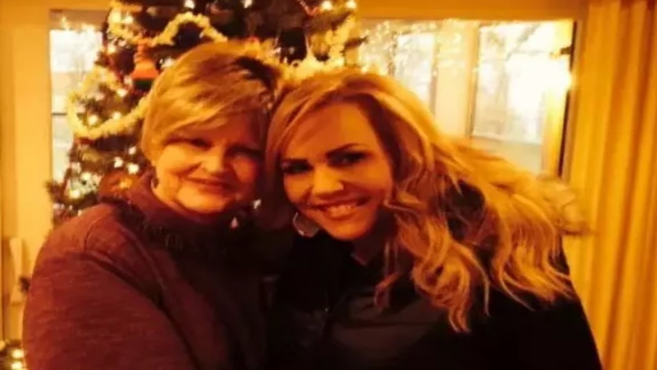 Foto - Bir dönem, onu tanımayan yoktu! Ünlü spiker, annesini bıçaklayarak öldürdü