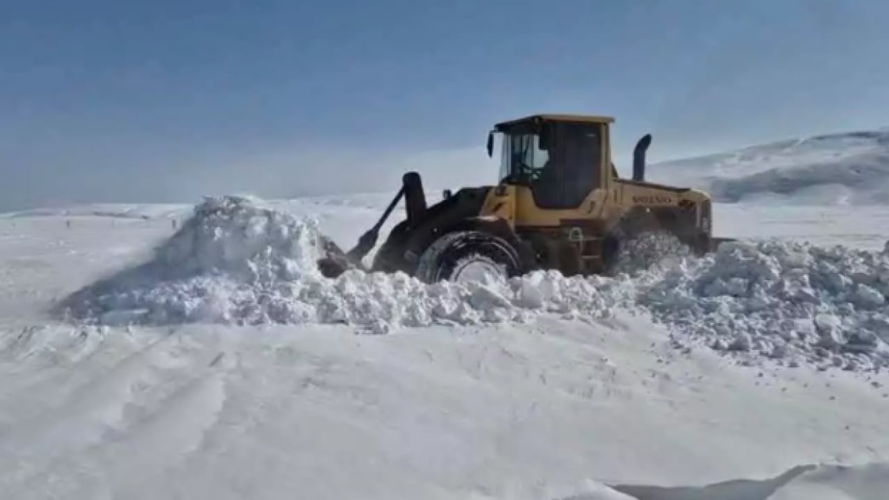 Foto - Bir gecede kar altında kaldılar: 180 köy yolu ulaşıma kapandı!